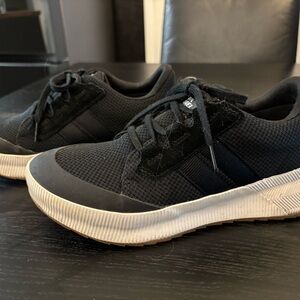 Sorel Out and About lll black size 8 1/2 women’s sneakers